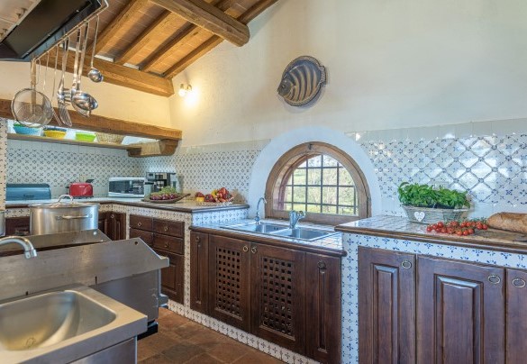 La spaziosa attrezzatissima cucina - Podere Pratovecchio