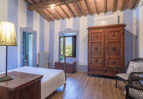 L'ampia camera matrimoniale con bagno en-suite - Podere Pratovecchio