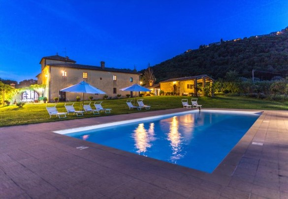 La piscina è dotata di illuminazione interna - Podere Pratovecchio