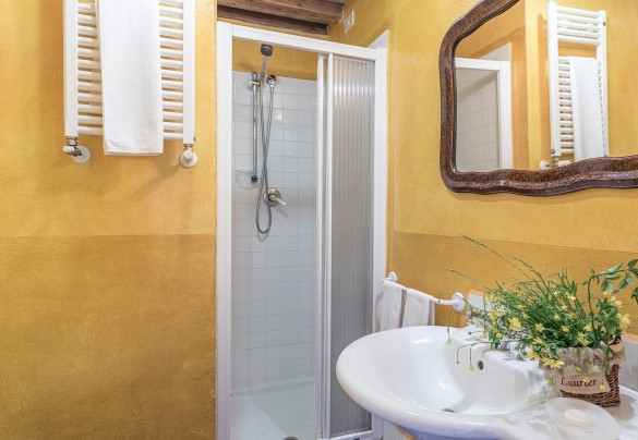 Il bagno en-suite con doccia - Podere Pratovecchio