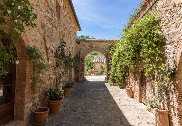 Lo stupendo portone d'ingresso in pietra - Podere Pratovecchio