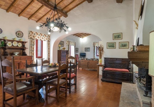 Appartamento 3 composto da una grande salone con caminetto – Podere San Ansano