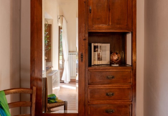 Twin bedroom n.4 with exit to the loggia with the staircase to the ground floor - Podere San Lorenzo