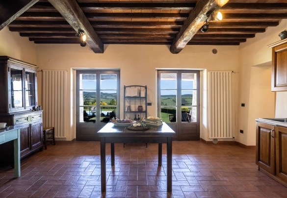 Kitchen n.2 connected to the dining room, with staircase to the first floor and exit to the porch - Podere San Lorenzo