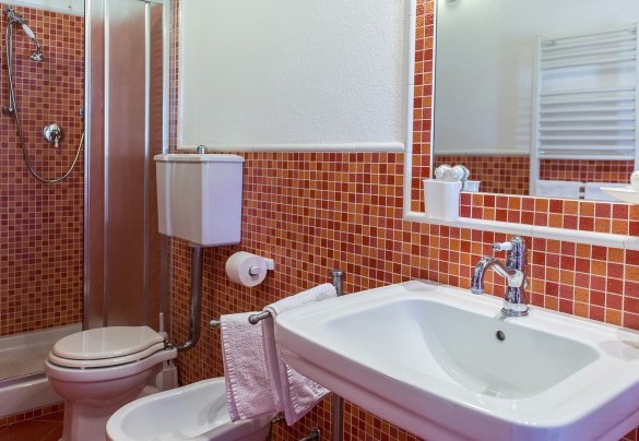 Bagno en-suite con doccia al primo piano - Podere Sant’Eugenio