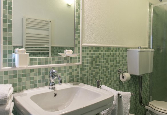 Bagno en-suite con doccia al primo piano - Podere Sant’Eugenio