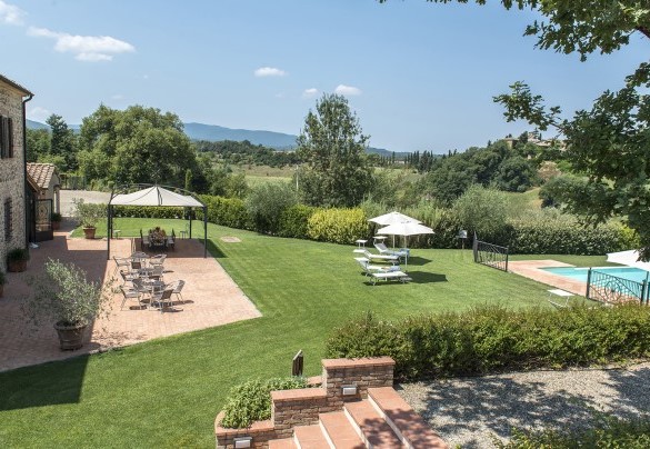 Tutt’intorno, a corollario di questa invitante cornice, le placide atmosfere rigeneranti della natura, qui protagonista assoluta - Podere Sant’Eugenio