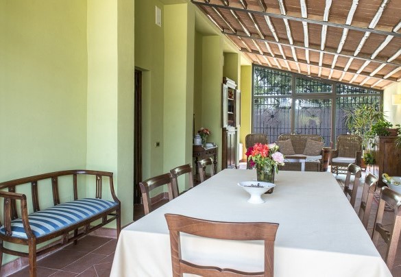 Una luminosa veranda, che si apre sull’area attrezzata esterna - Podere Sant’Eugenio