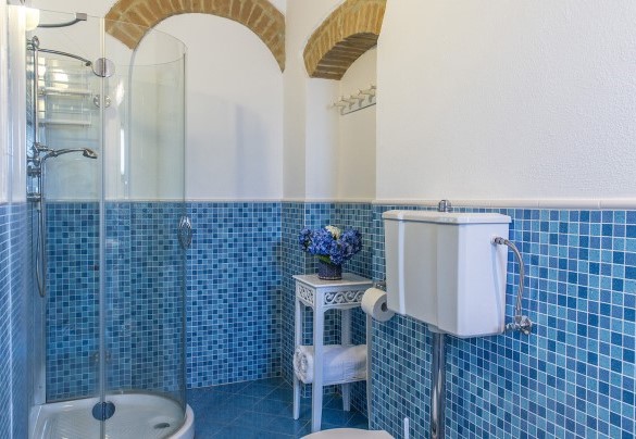 Bagno en-suite con doccia al primo piano - Podere Sant’Eugenio