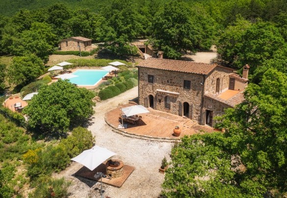 It is an old stone farmhouse, skilfully renovated – Podere Santa Croce