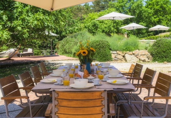 The outside dining area – Podere Santa Croce
