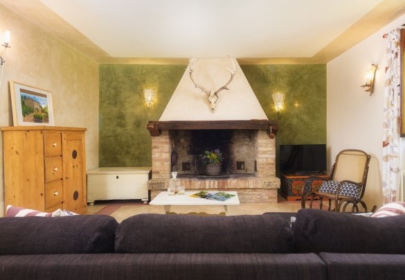 The ornamental fireplace – Podere Santa Croce