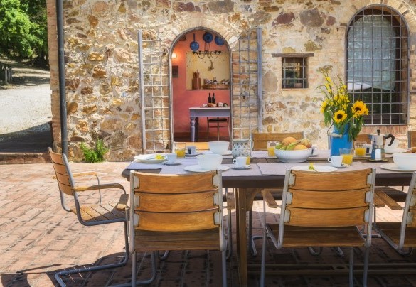 The outside dining area in front of the kitchen French door – Podere Santa Croce