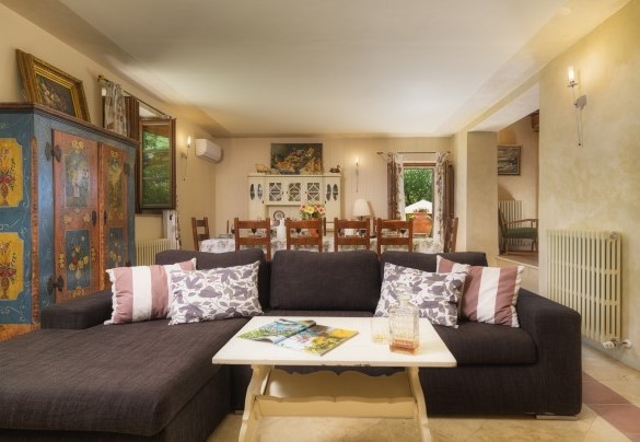 The dining room with access to the external dining area and internal stairs – Podere Santa Croce
