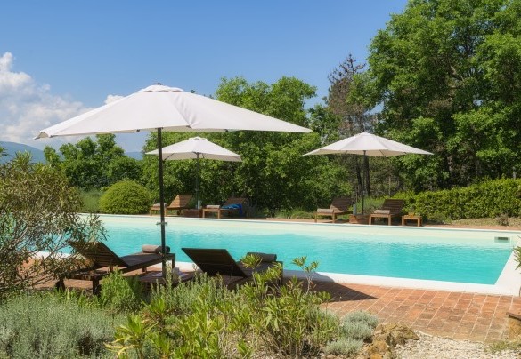 The pool is reached along a gravel path – Podere Santa Croce