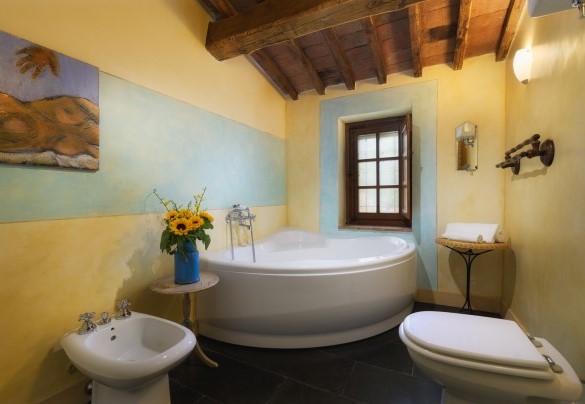 Private bathroom n.4 with tub on the first floor– Podere Santa Croce