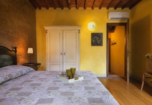 Double bedroom n.1 with private bathroom n.1 on the ground floor with French door – Podere Santa Croce