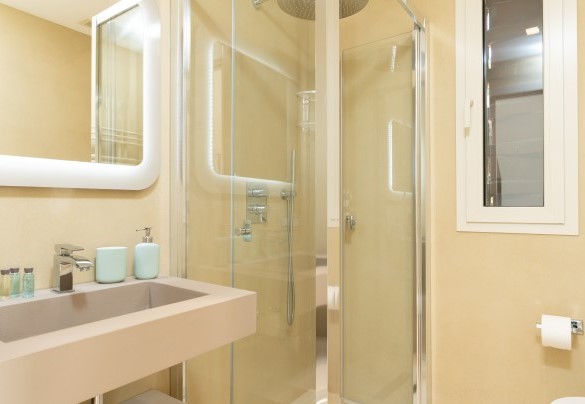 The bathroom with shower no. 5 on the ground floor in the annex – Podere Terranuova