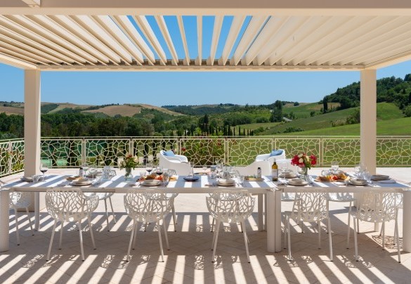 The cosy covered patio with is the dining area where to enjoy an unparalleled view of the well-kept gardens – Podere Terranuova