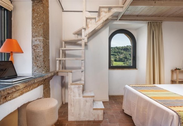 Camera matrimonale (letto largo 1,40m) n.2 al primo piano con bagno en-suite n.2 - Podere Torre delle Sorgenti