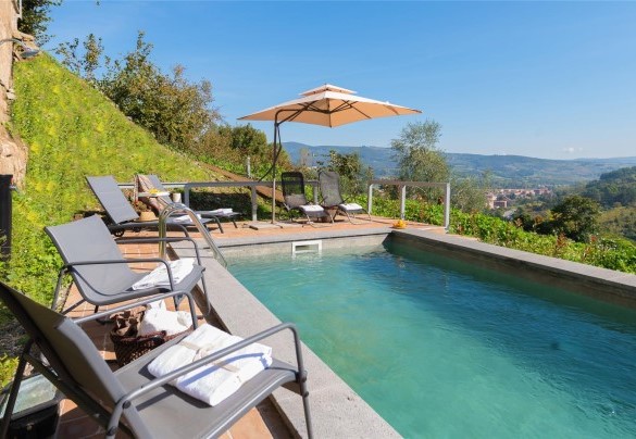 La piscina privata si trova in una posizione riservata - Podere Torre delle Sorgenti