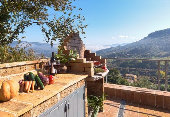 La terrazza panoramica attrezzata con barbecue in muratura - Podere Torre delle Sorgenti 