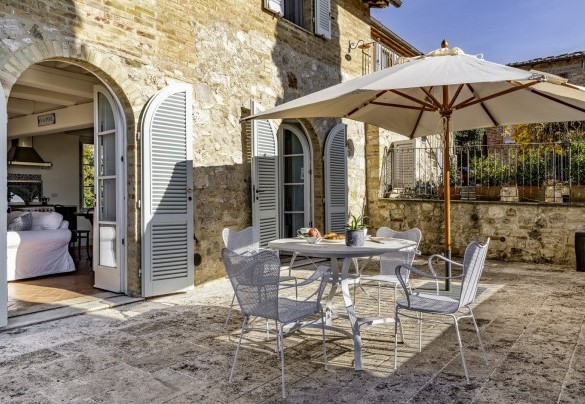 The terrace at the exit of apartment 2 - Podere Vernine di Sotto