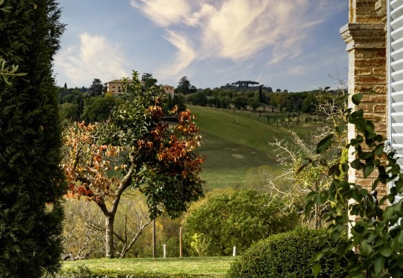 The estate enjoys a panoramic and secluded position, surrounded by approximately 5,000 sqm of land - Podere Vernine di Sotto