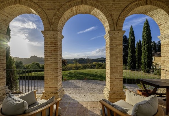 The garden, enhanced by olive trees and cypresses, gently follows the natural slope of the land - Podere Vernine di Sotto