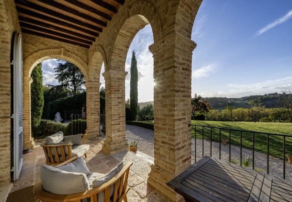 The loggia in front of the farmhouse - Podere Vernine di Sotto
