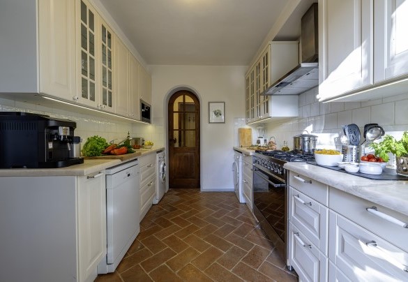 The kitchen connected to the open-plan living room on the ground floor - Podere Vernine di Sotto