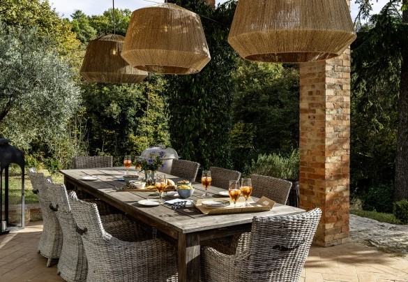 The portico with dining table and barbecue adjacent to outdoor kitchen - Podere Vernine di Sotto