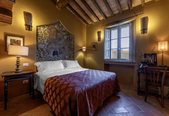 Double bedroom no. 1 on the first floor - Podere Vernine di Sotto