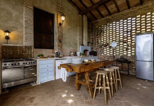 Fully equipped kitchen in the annex narby the pool - Podere Vernine di Sotto