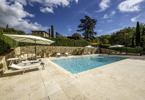 The spacious travertine-paved area hosts the swimming pool - Podere Vernine di Sotto