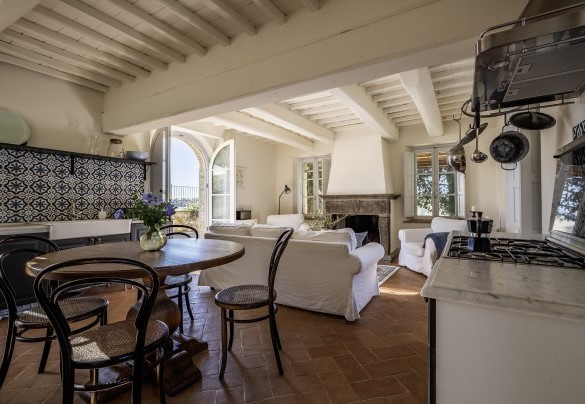 Living room with kitchenette in the annex (apartment 2, ground floor) - Podere Vernine di Sotto