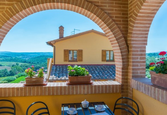 The wonderful upper terrace - Poderina dei Poggi