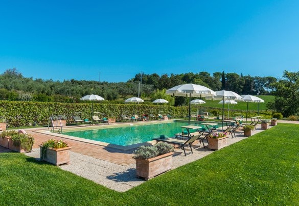 The pool area is partially enclosed - Poderina dei Poggi