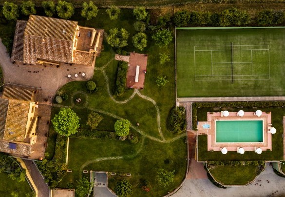 The courtyard seen from above - Poderina dei Poggi