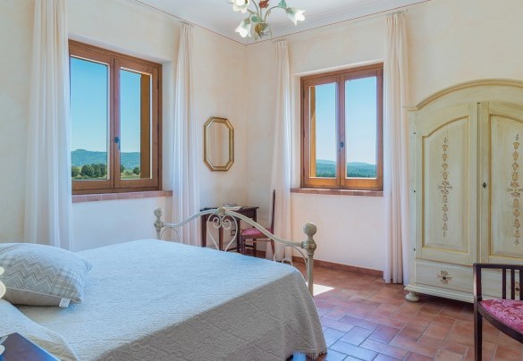 First-floor master bedroom - Poderina dei Poggi