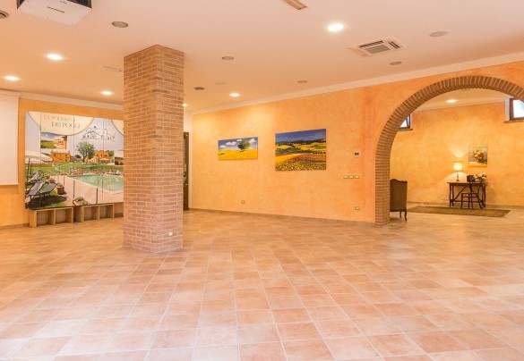 Meeting room located in the basement of the annex and accessible by an external staircase (available on request and at an extra cost)  - Poderina dei Poggi