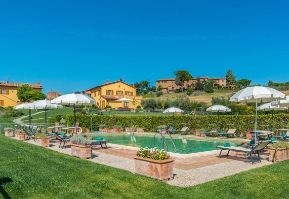 The elegant and exclusive pool - Poderina dei Poggi