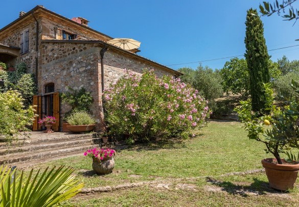 2000 square meters of garden surround the villa - Poderino
