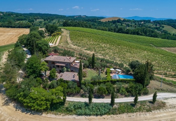 The entire property seen from above - Poderino