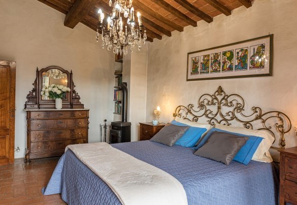 The master bedroom on the first floor with a terrace - Poderino