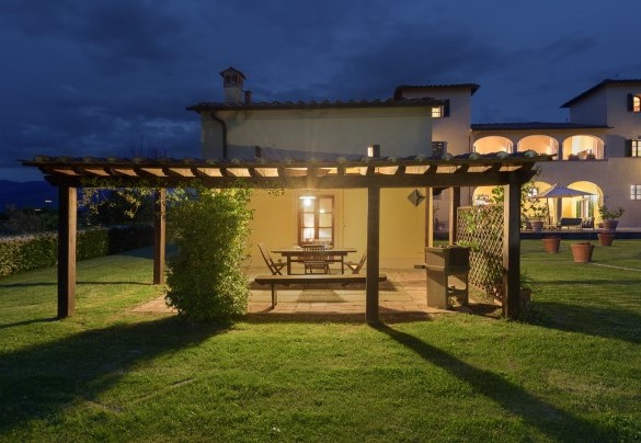 Il gazebo in legno illuminato Annesso 1 - Poggerello