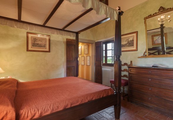 Il letto a baldacchino dell'Annesso 2 - Poggerello