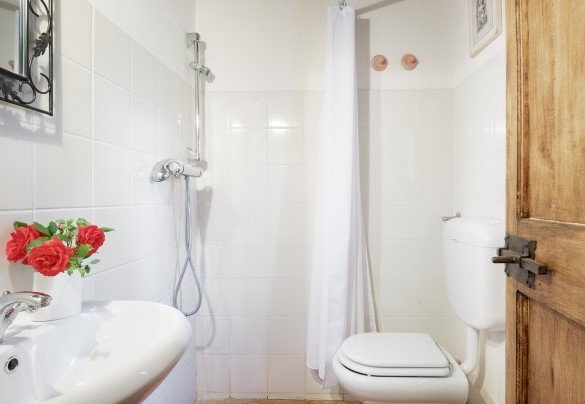 Il bagno en-suite con doccia della camera doppia  Annesso 2 - Poggerello