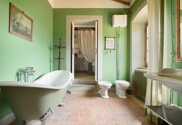 Il bagno con vasca dallo stile ricercato - Poggerello