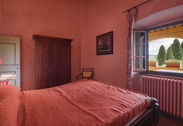 La suggestiva camera matrimoniale al primo piano - Poggerello
